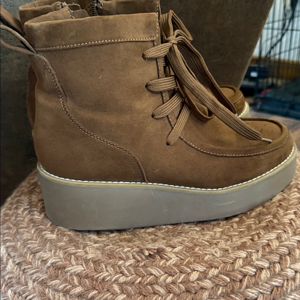 Sonoma Tan Lace Up Platform Boots